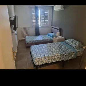 Privative Renove 2024, Climatisation, Tramway Sur Place , 12 Min Centre, 16 Min Plage, Apercu Lateral Mer, 2 Wc Avec 2 Salle De Bain, Private Renovated 2024, Air-conditioned , Tram On Spot, 2 Toilets And 2 Bathrooms Nice